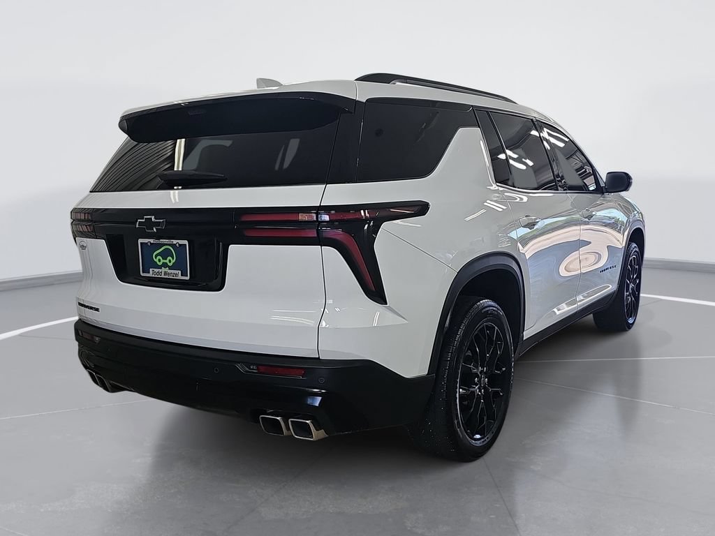Certified 2026 Chevrolet Traverse LT w/ Midnight/Sport Edition FWD image 3