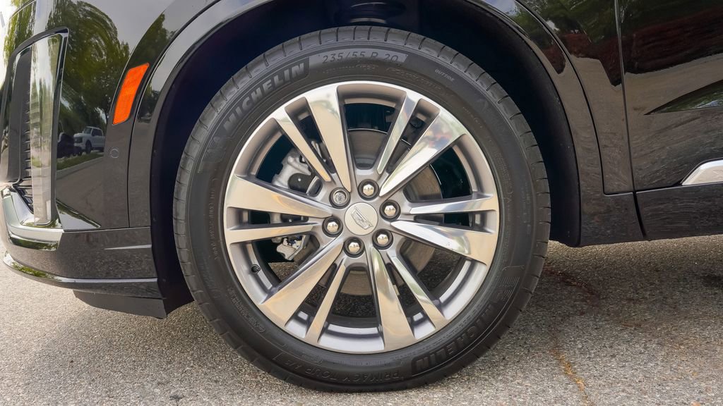 Certified 2025 Cadillac XT6 Premium Luxury w/ Platinum Package image 9