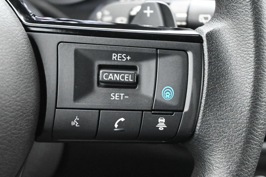 Used 2023 Nissan Rogue SV FWD image 7