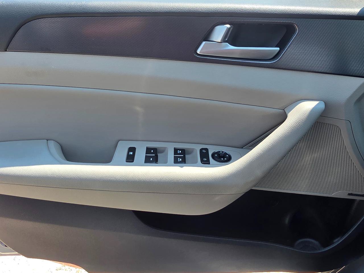 Used 2016 Hyundai Sonata Sport w/ Option Group 03 FWD image 12