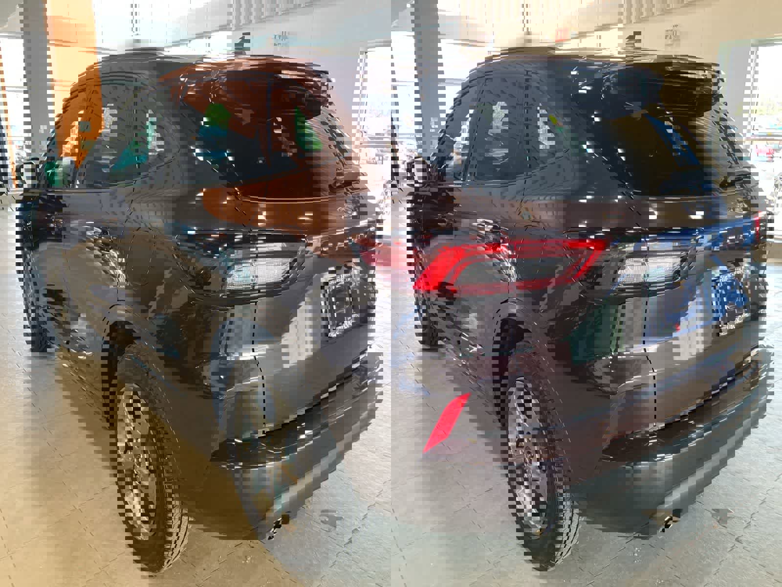 Used 2023 Ford Escape ST-Line Select AWD/4WD image 7