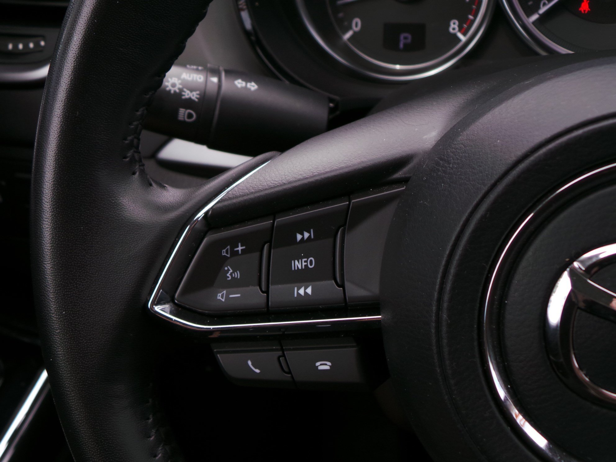 Used 2018 MAZDA CX-9 Touring FWD image 29