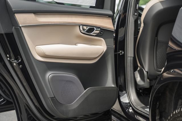 New 2026 Volvo XC90 B6 Plus w/ Protection Package Premier AWD/4WD image 39