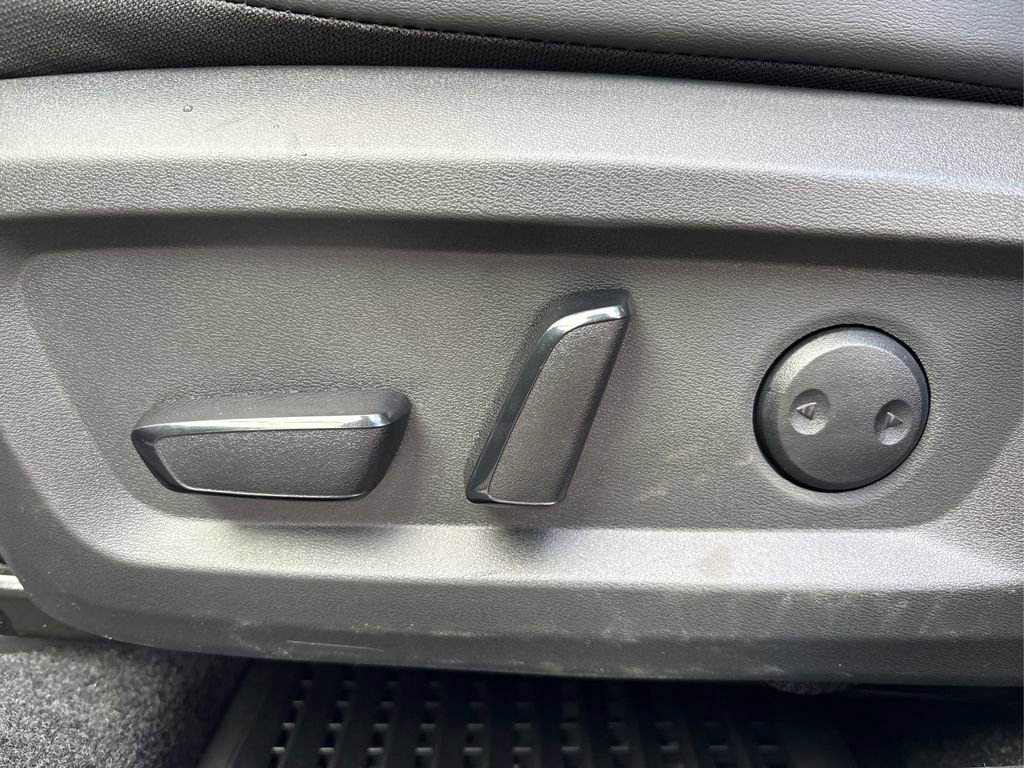 Used 2023 Nissan Rogue SV w/ SV Premium Package image 37