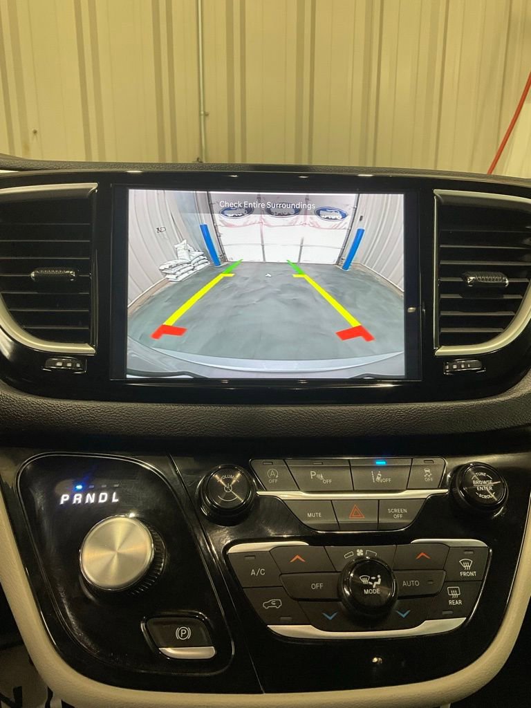 Used 2024 Chrysler Pacifica Touring-L image 20