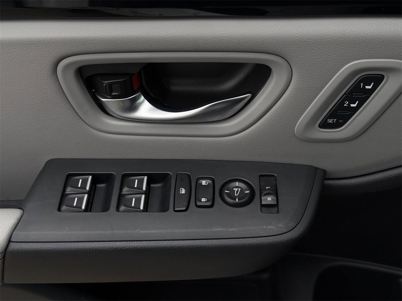 Used 2025 Honda Pilot EX-L image 23