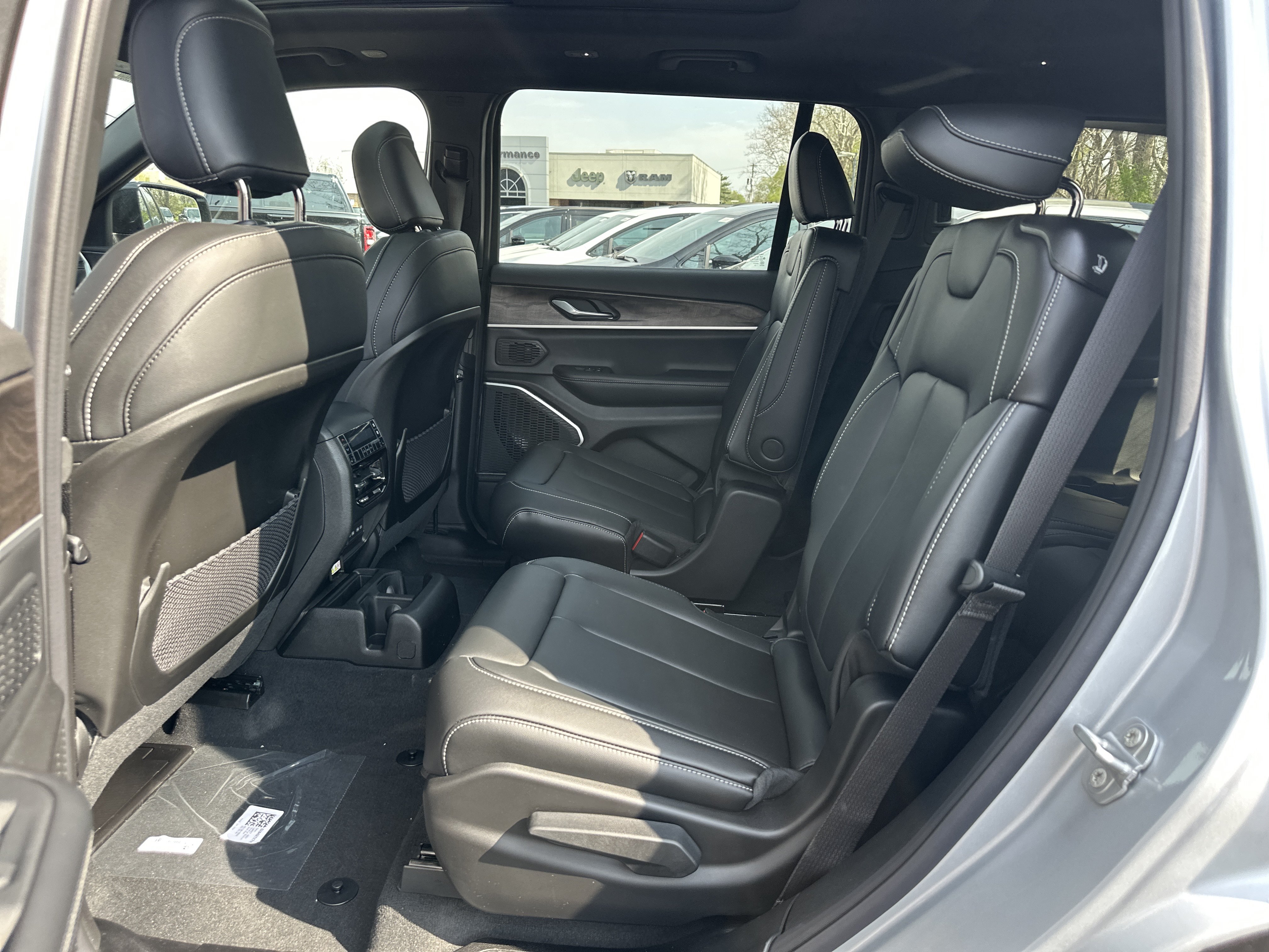New 2026 Jeep Grand Cherokee L Limited w/ Limited Altitude Package AWD/4WD image 28