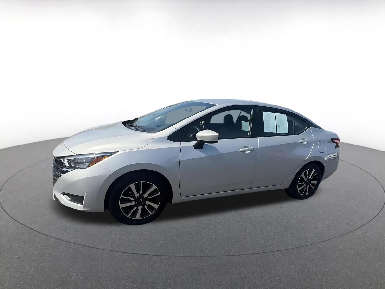 Used 2025 Nissan Versa SV image 8
