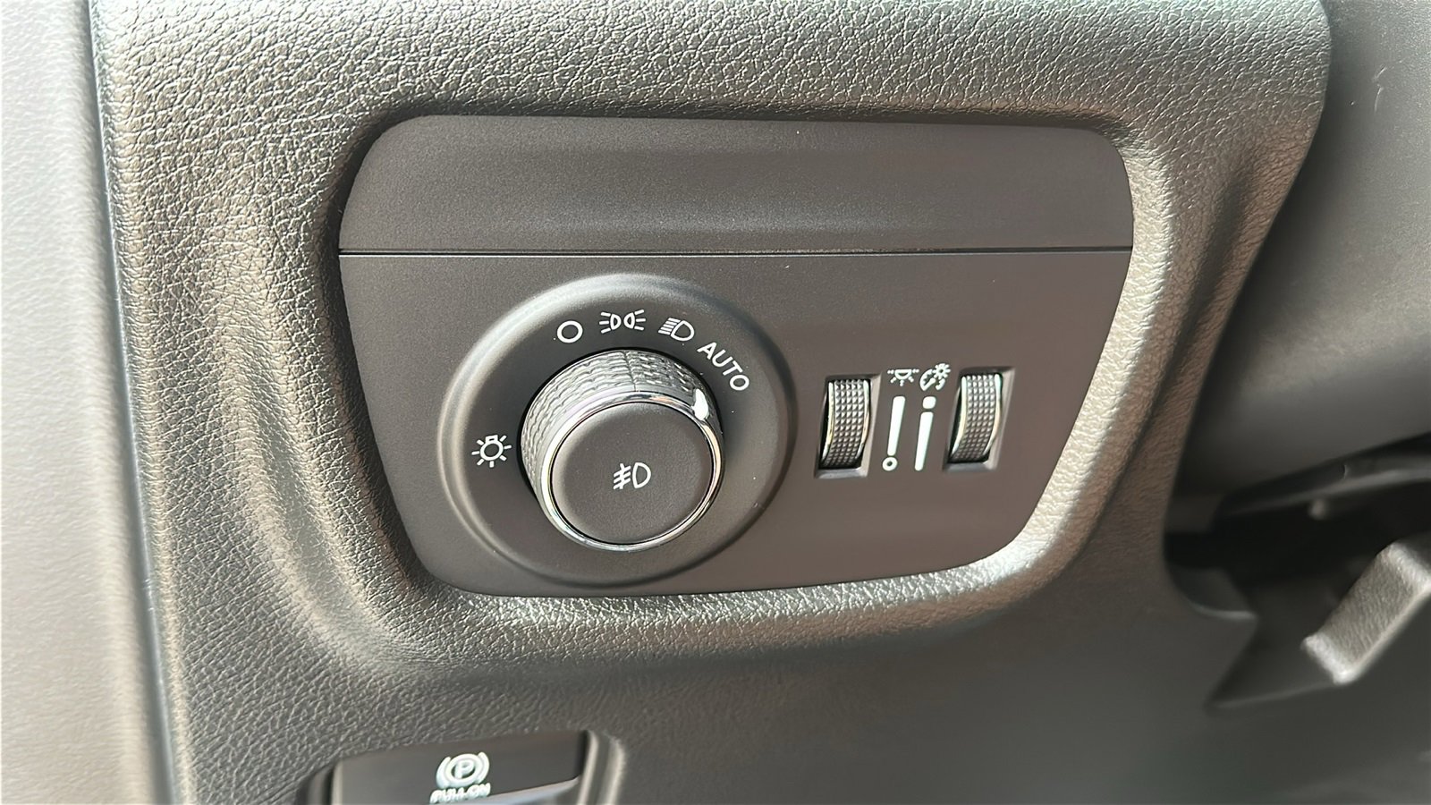 Used 2025 Jeep Grand Cherokee Limited w/ Trailer Tow Package image 22