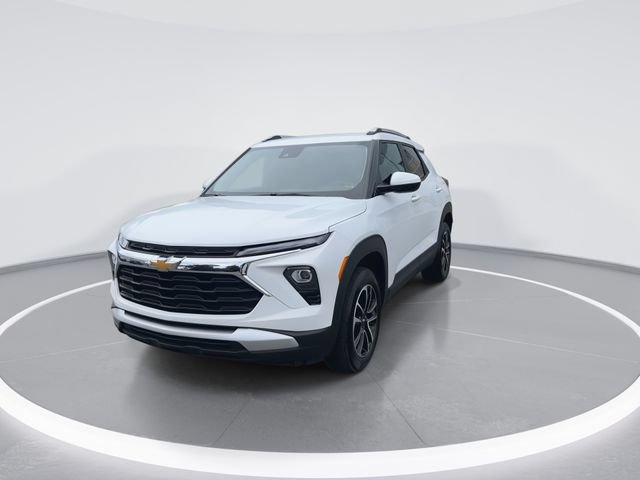 Used 2025 Chevrolet TrailBlazer LT AWD/4WD image 3