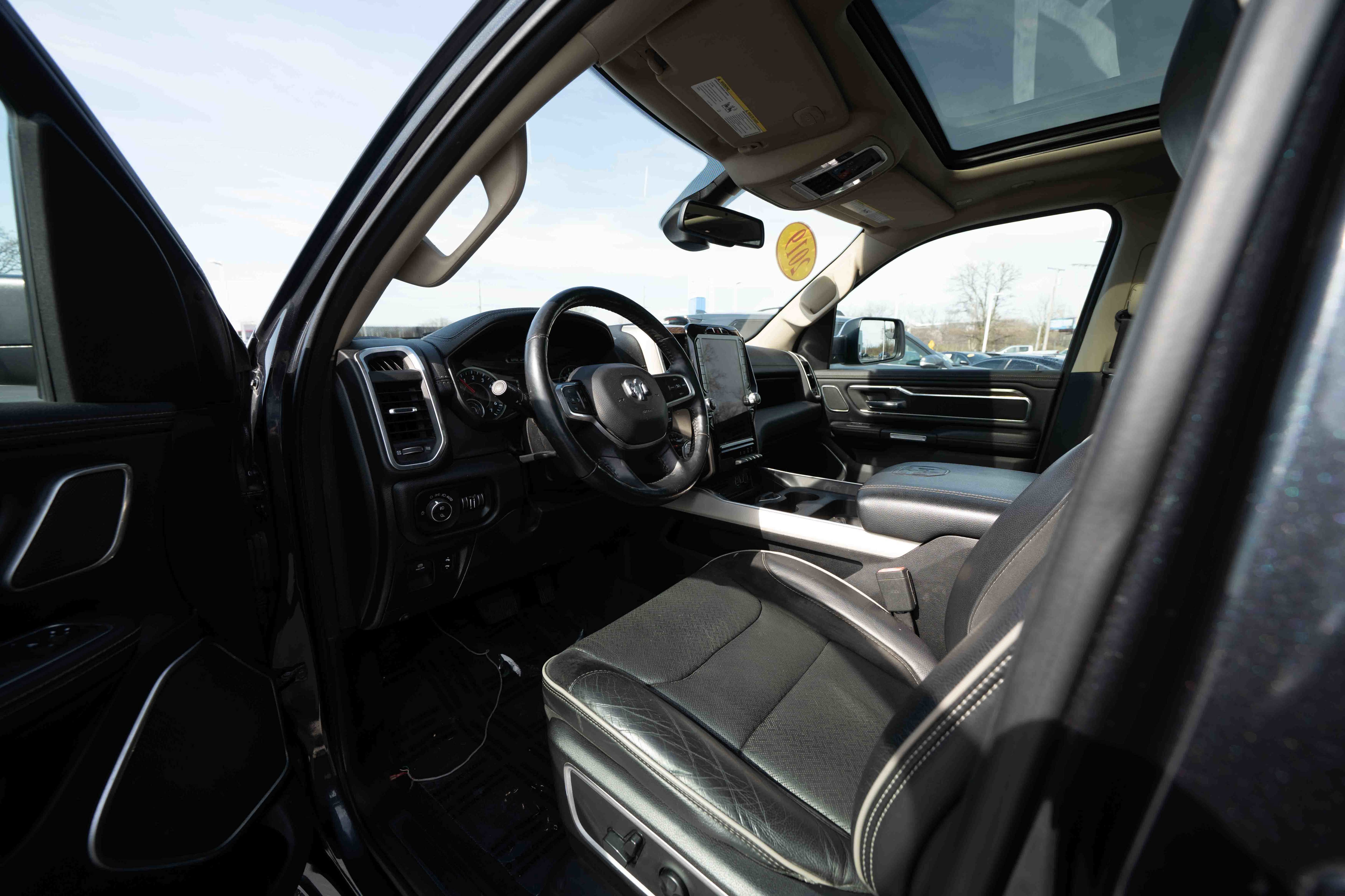 Used 2019 RAM 1500 Laramie AWD/4WD image 8
