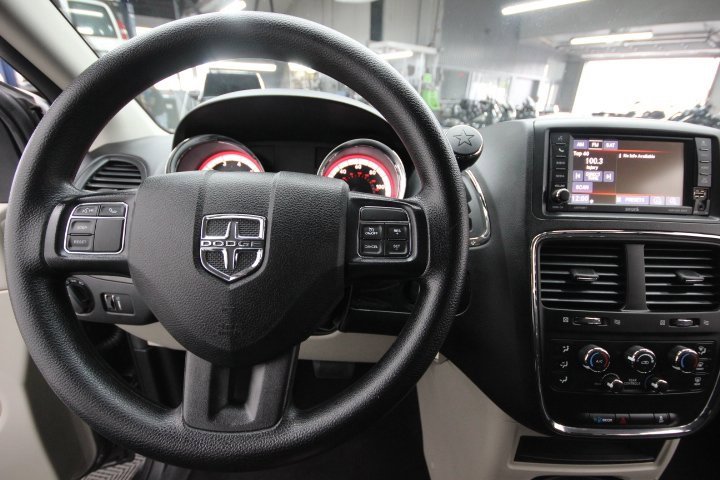 Used 2019 Dodge Grand Caravan SE w/ UConnect Hands-Free Group image 11