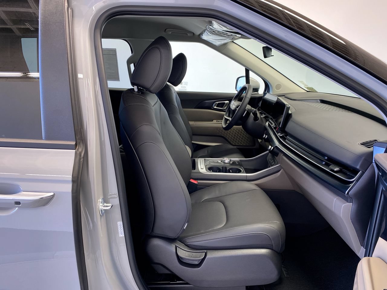 New 2027 Kia Carnival LXS FWD image 29
