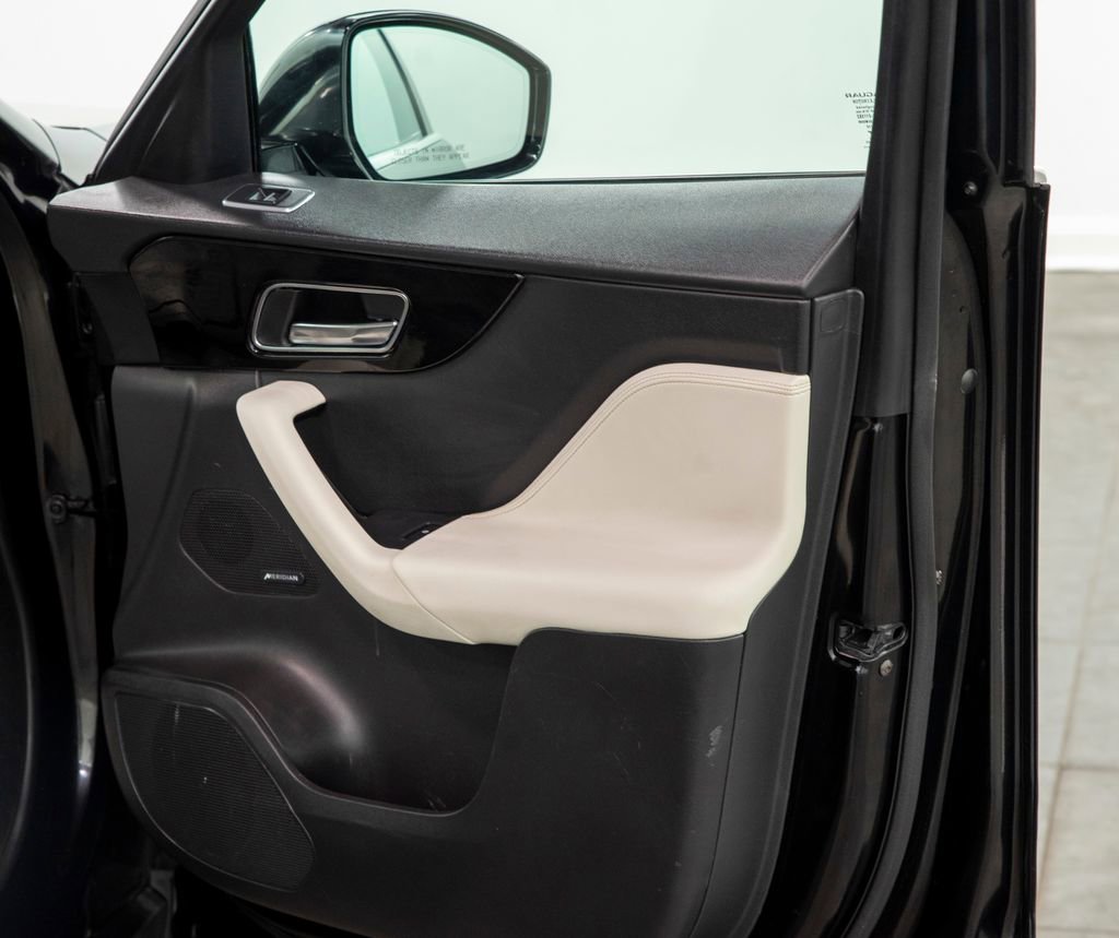 Used 2020 Jaguar F-PACE Prestige image 17