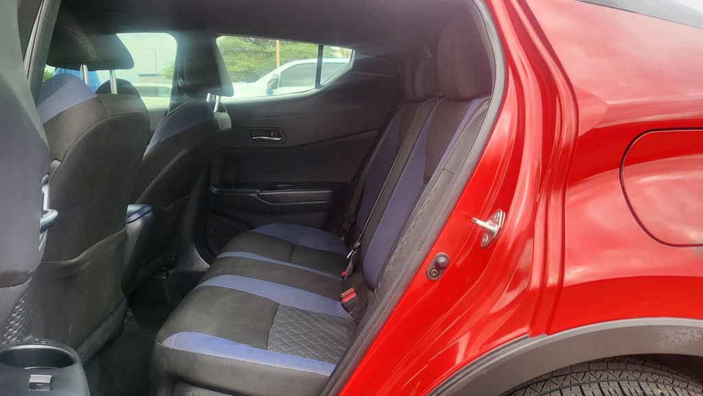 Used 2020 Toyota C-HR XLE FWD image 22