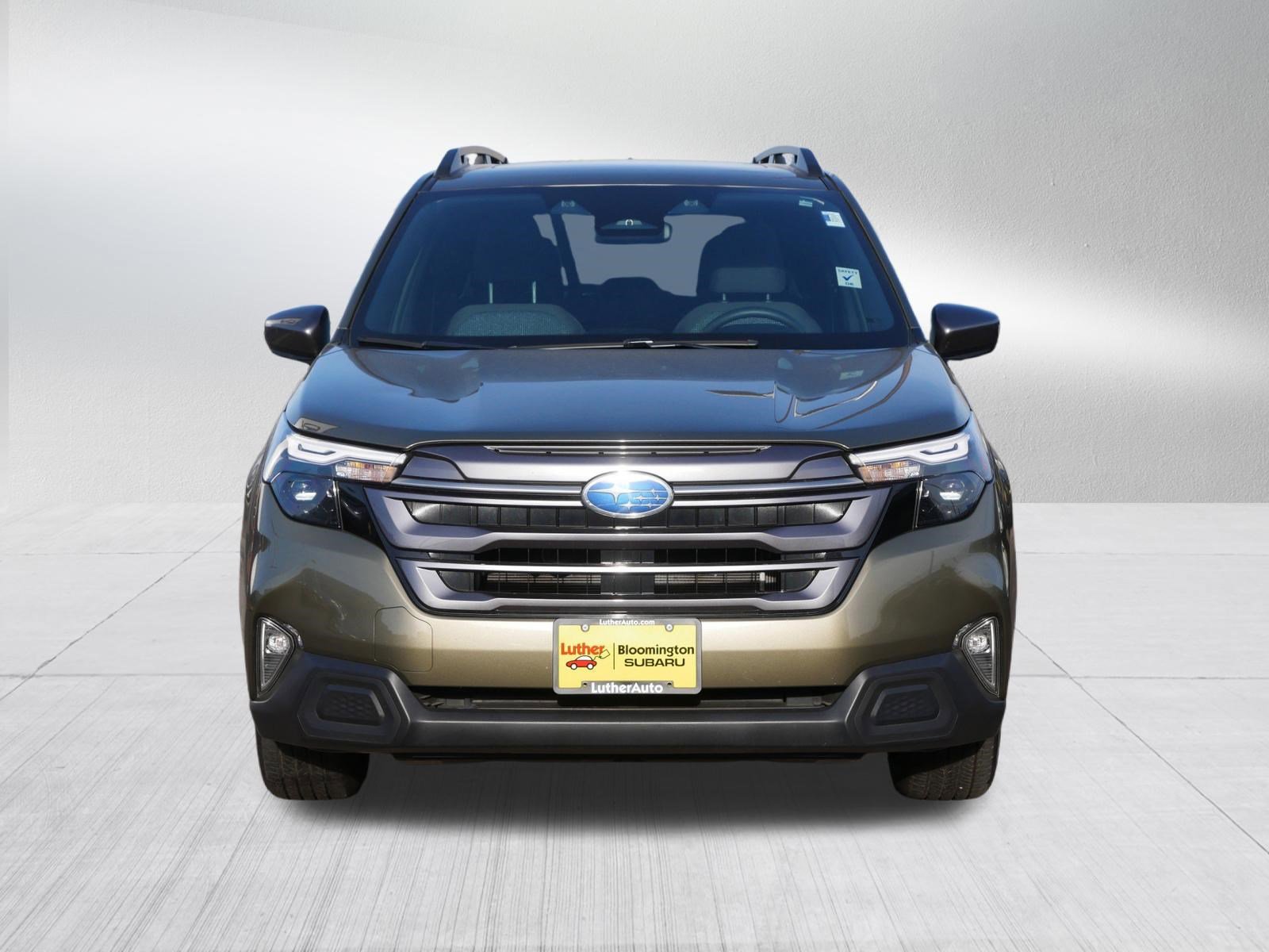 Used 2025 Subaru Forester Premium image 2
