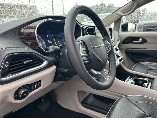 Used 2024 Chrysler Pacifica Limited FWD image 10