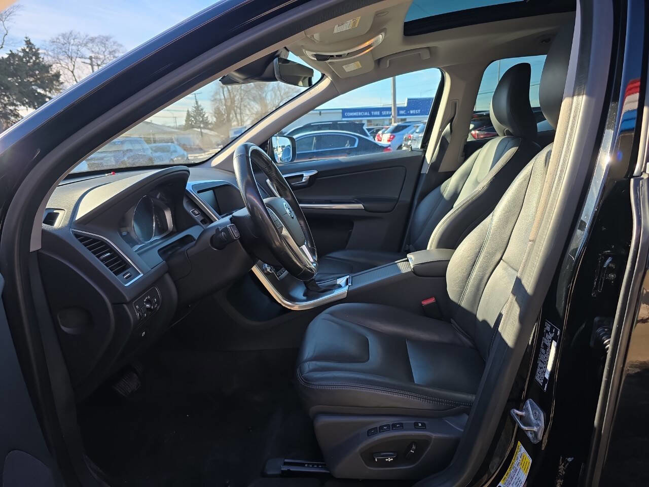 Used 2016 Volvo XC60 T6 w/ Protection Package image 9