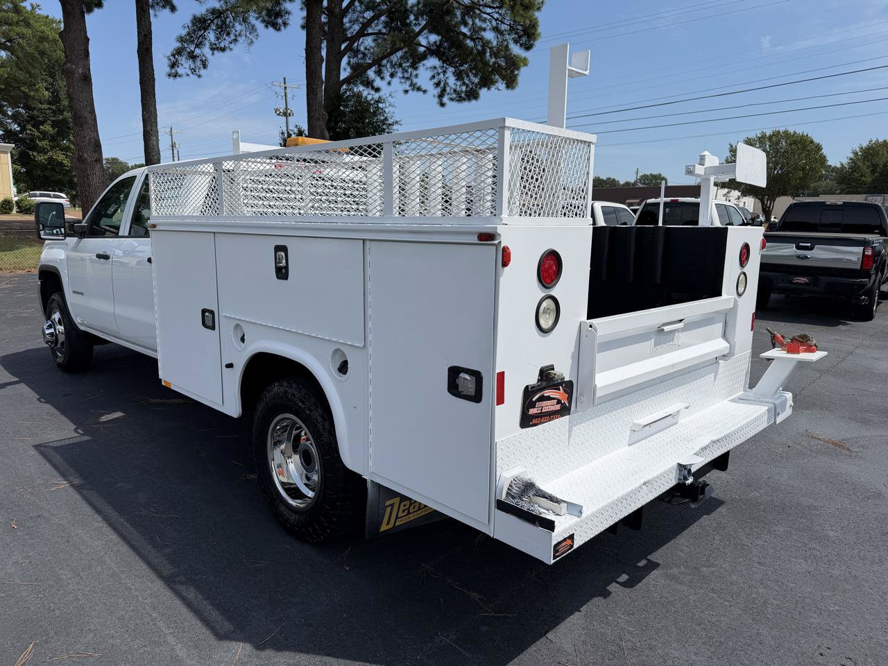 Used 2016 GMC Sierra 3500 2WD Crew Cab w/ Sierra Convenience Package image 2