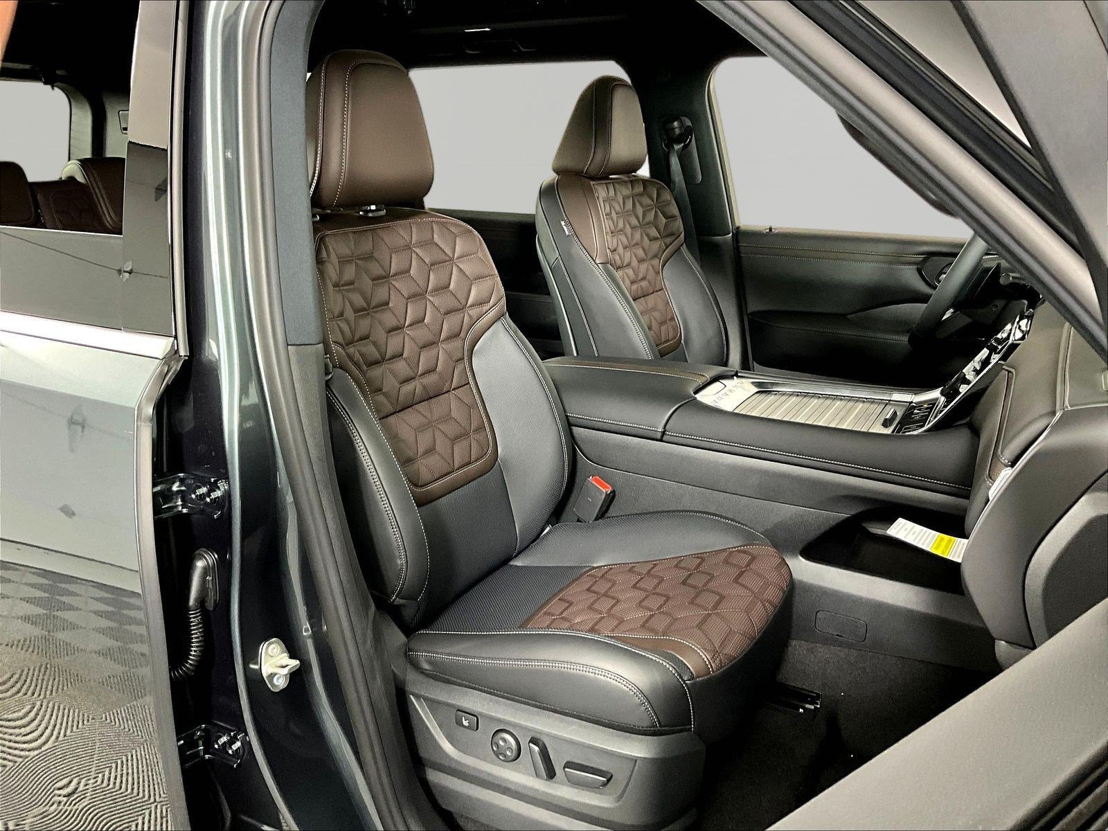 New 2026 Nissan Armada Platinum Reserve w/ Accent Package AWD/4WD image 19