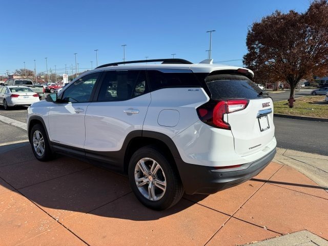 Used 2023 GMC Terrain SLE w/ Driver Convenience Package image 4