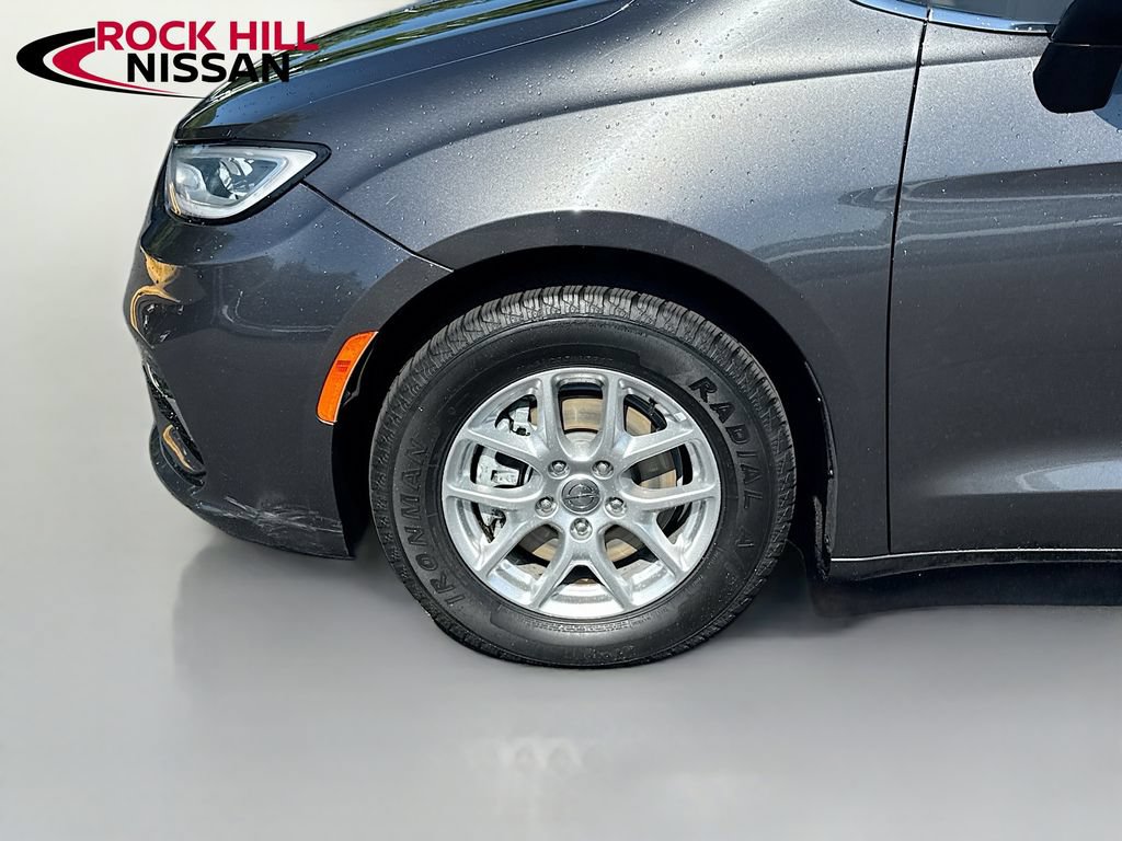 Used 2023 Chrysler Pacifica Touring-L FWD image 34