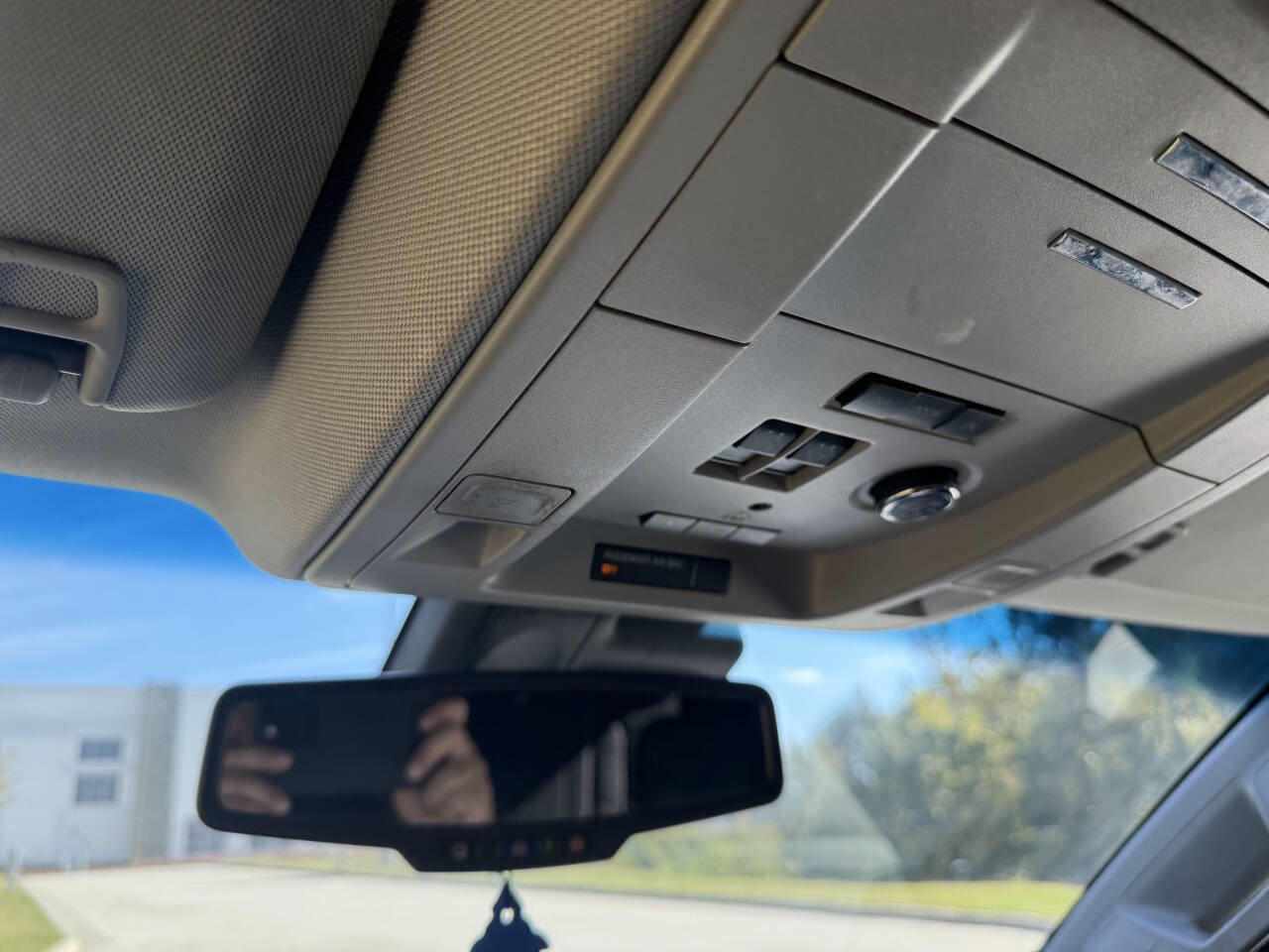 Used 2018 Chevrolet Suburban LT image 21