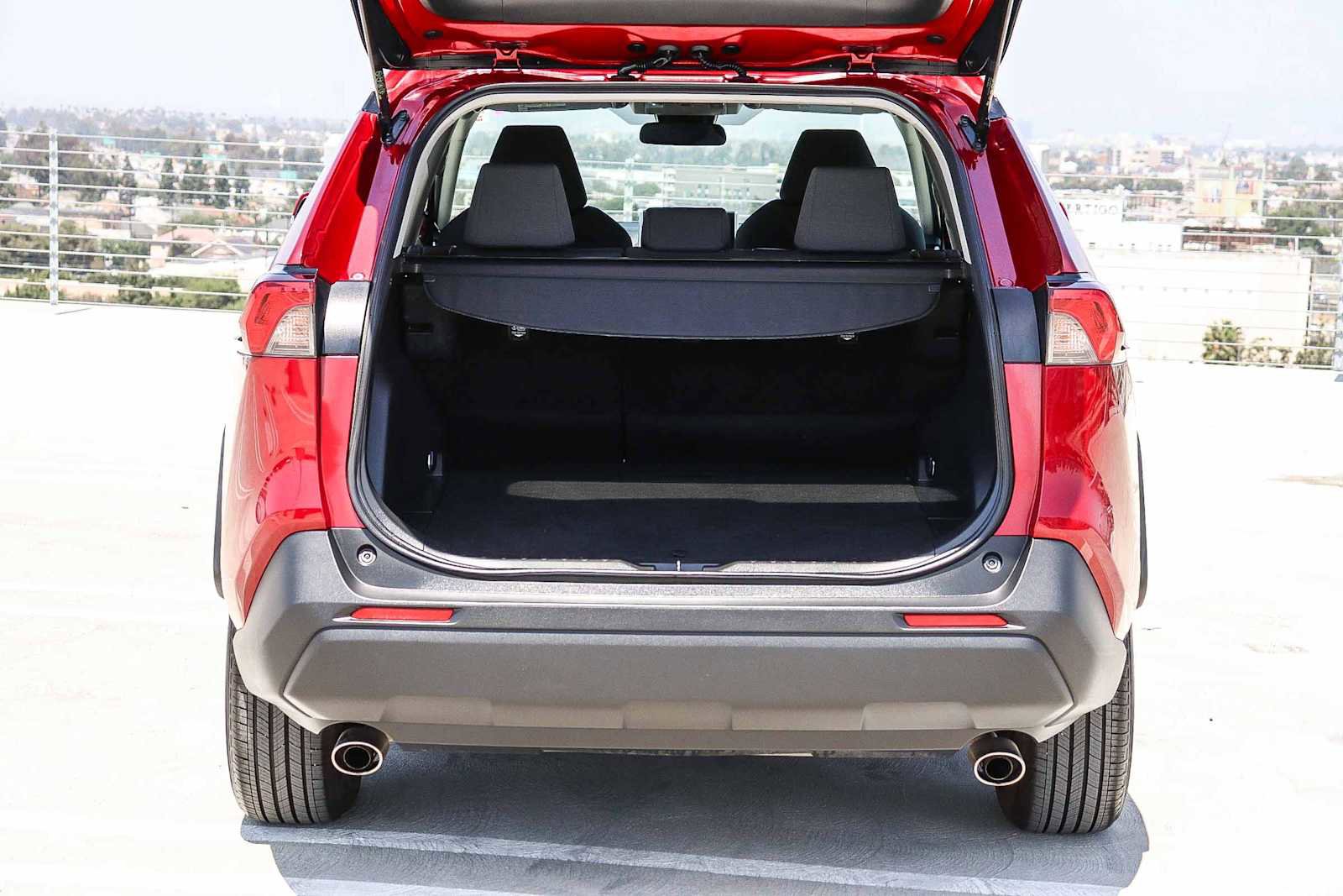 Used 2025 Toyota RAV4 XLE AWD/4WD image 28