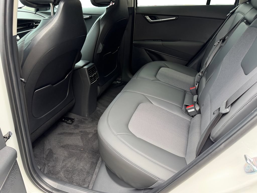 Certified 2025 Kia Niro Wind FWD image 13