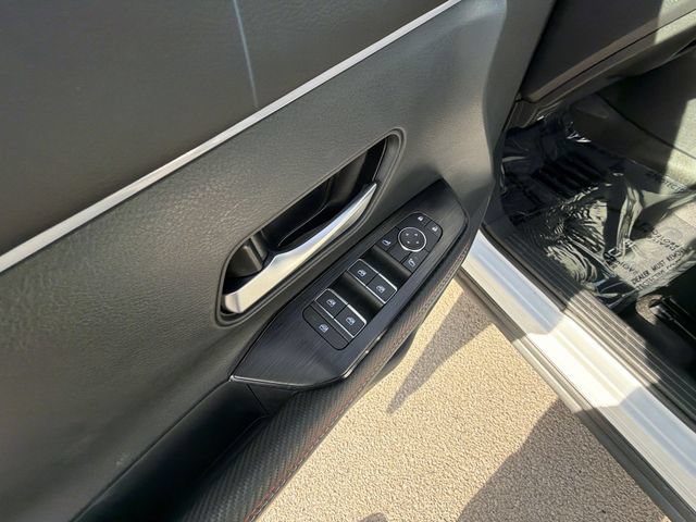 New 2026 Nissan Kicks SR w/ Cold Weather Package AWD/4WD image 13
