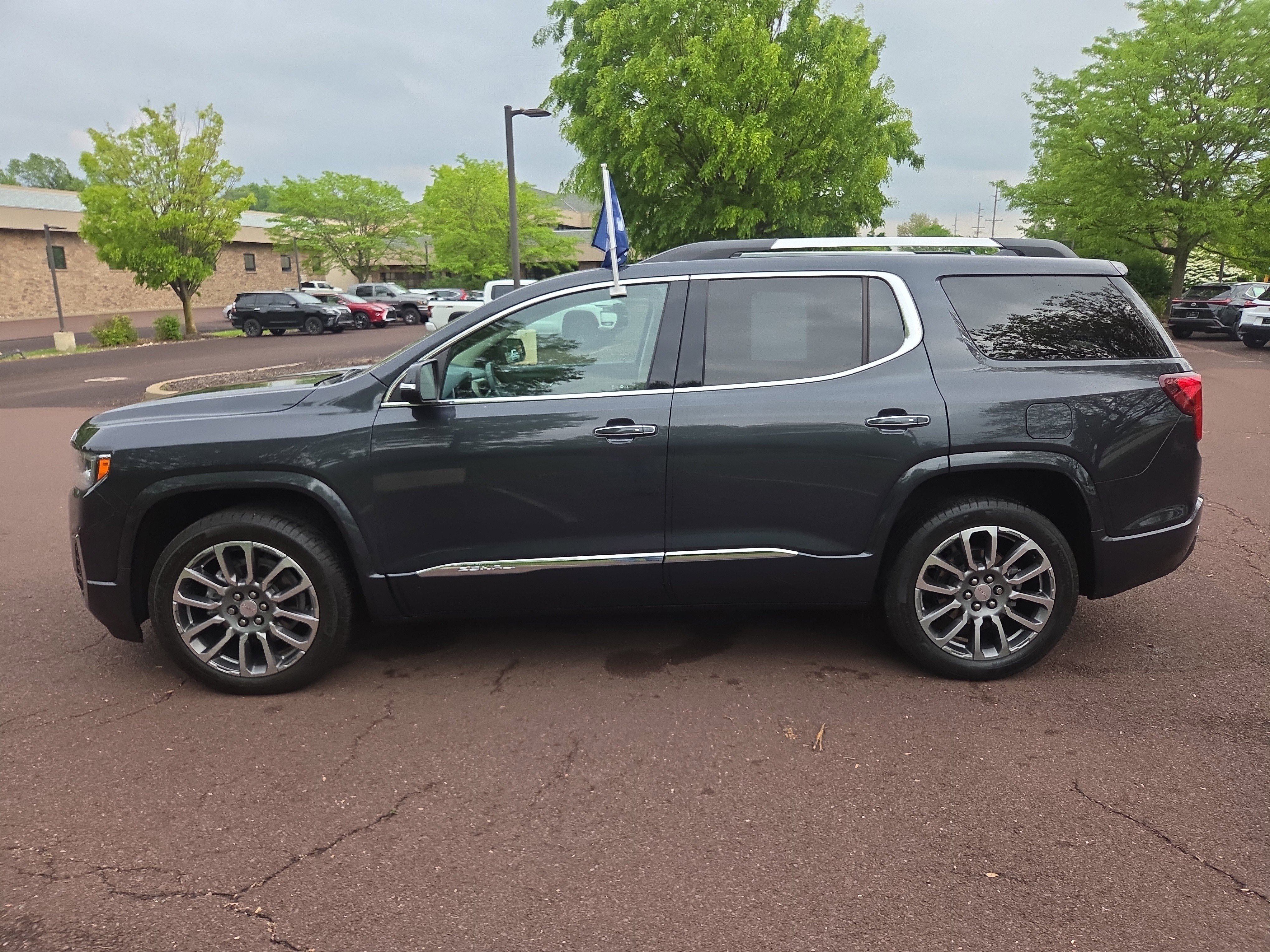 Used 2021 GMC Acadia Denali w/ Denali Ultimate Package AWD/4WD image 6