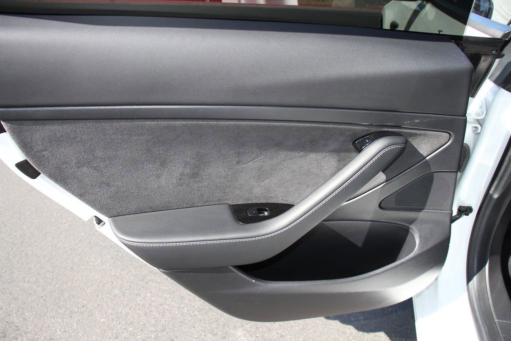 Used 2020 Tesla Model 3 Standard Range Plus RWD image 18
