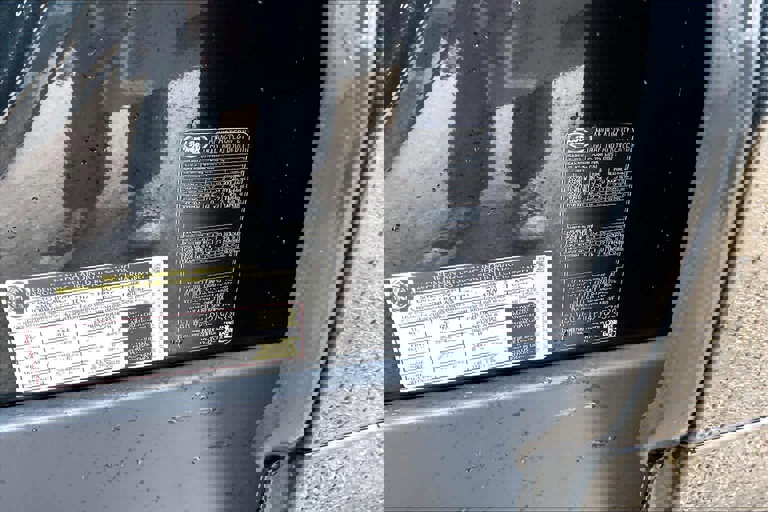 Used 2023 Land Rover Discovery Metropolitan Edition AWD/4WD image 35