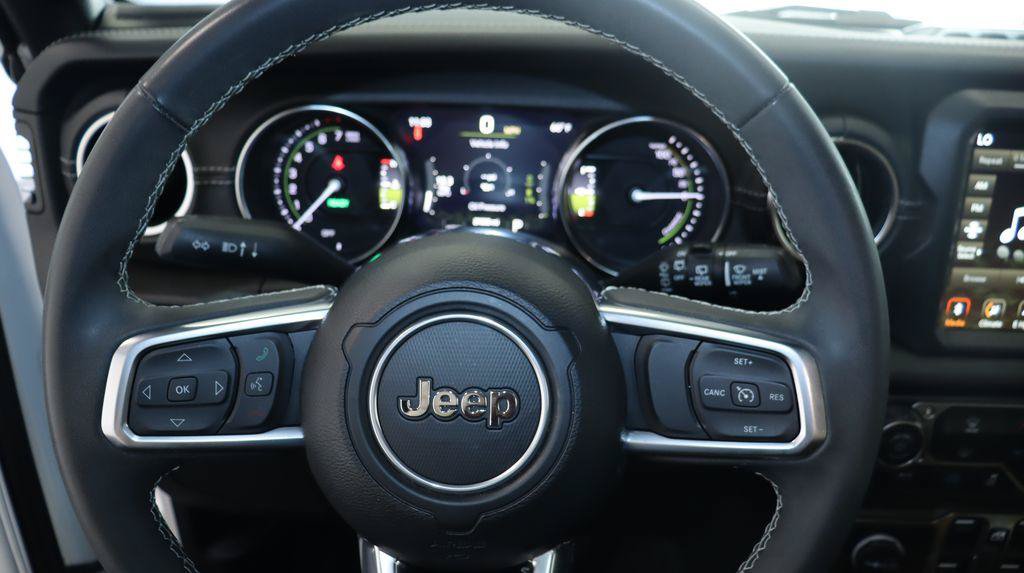 Used 2023 Jeep Wrangler Unlimited Sahara AWD/4WD image 18