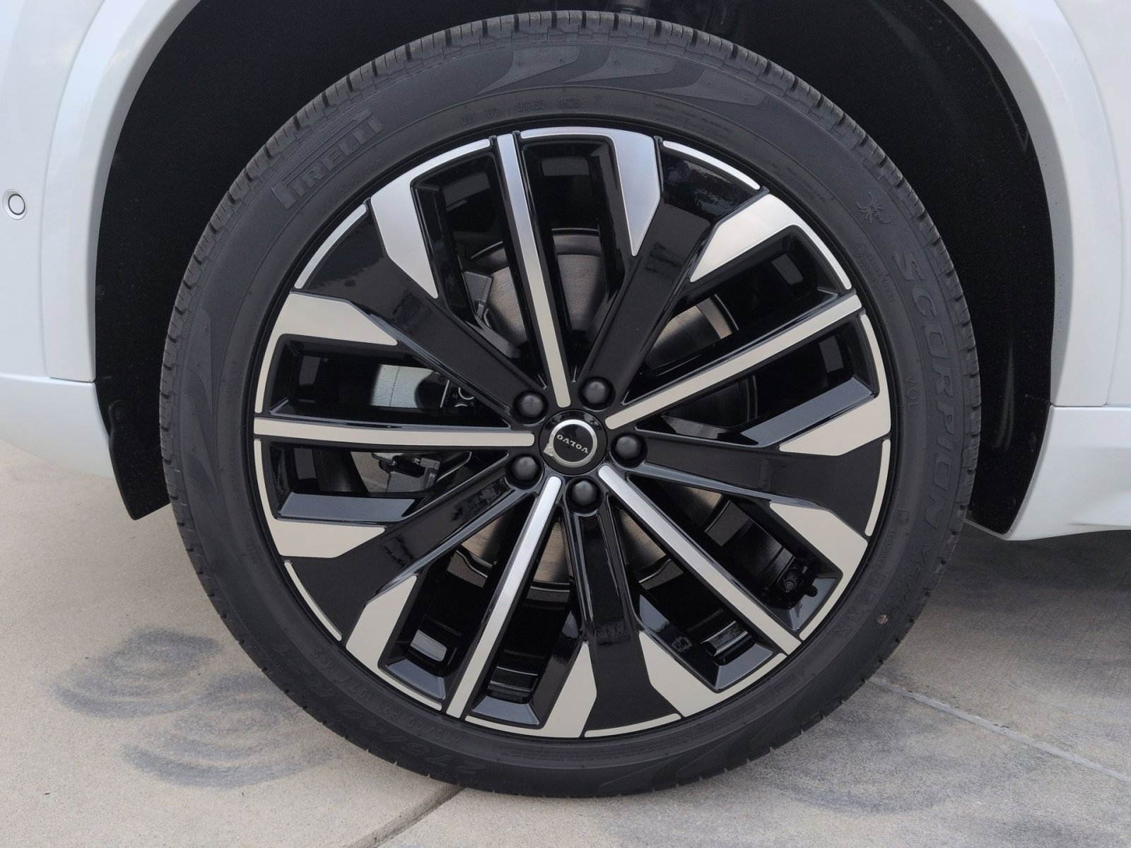 New 2026 Volvo XC90 B6 Ultra image 12