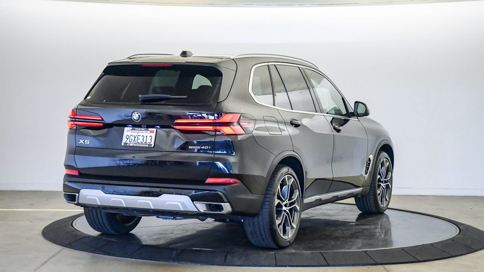 Certified 2024 BMW X5 sDrive40i w/ Parking Assistance Package RWD image 5