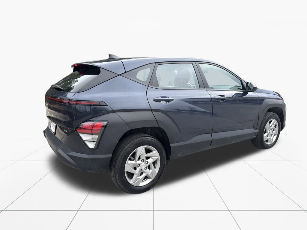 Used 2024 Hyundai Kona SE image 9