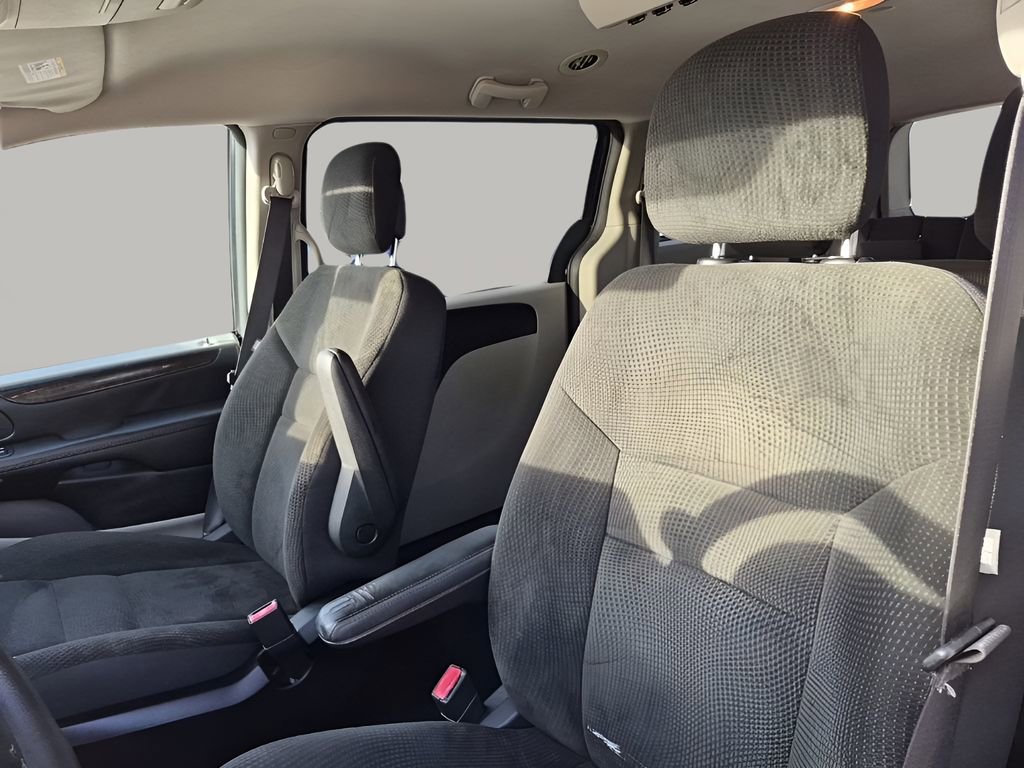 Used 2018 Dodge Grand Caravan SE w/ UConnect Hands-Free Group image 27