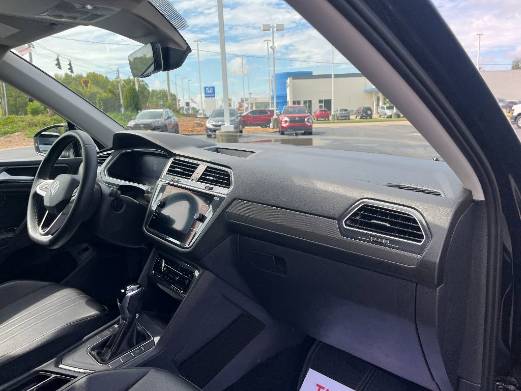 Used 2022 Volkswagen Tiguan SE image 18