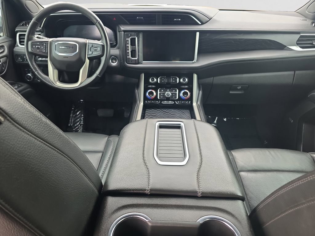 Used 2022 GMC Yukon XL Denali image 12