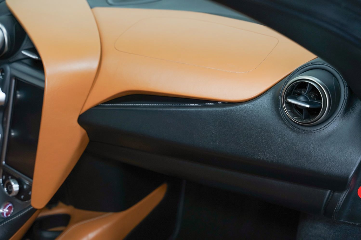 Used 2020 McLaren 720S Luxury image 32
