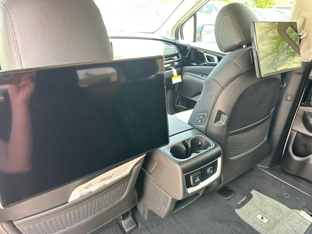 New 2025 Kia Carnival SX Prestige FWD image 17