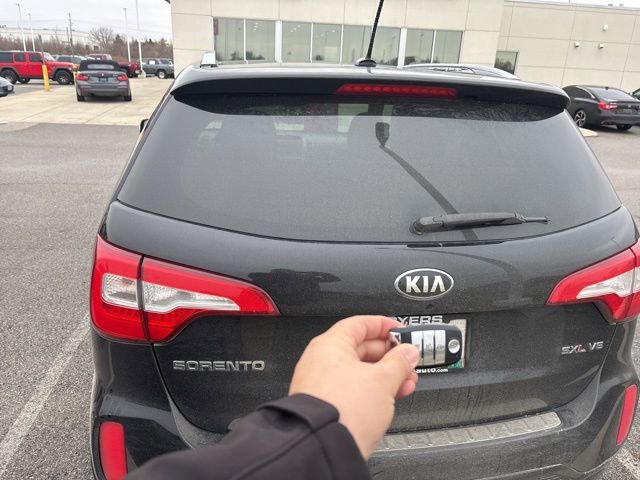 Used 2015 Kia Sorento SX image 16