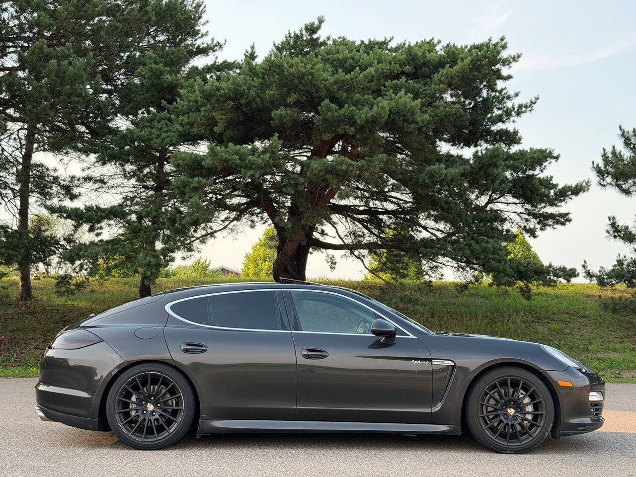 Used 2012 Porsche Panamera S RWD image 2