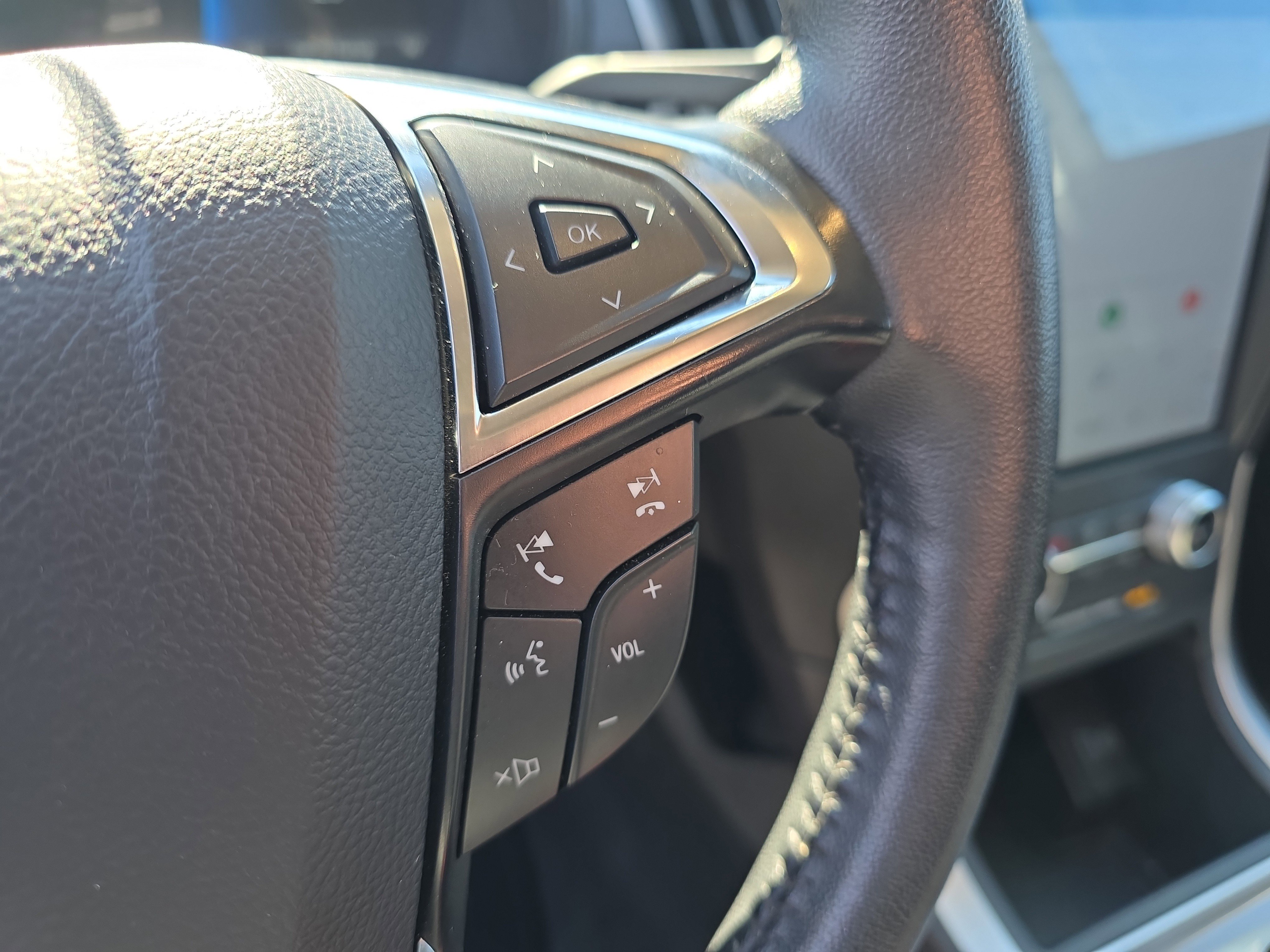 Used 2024 Ford Edge SEL image 20