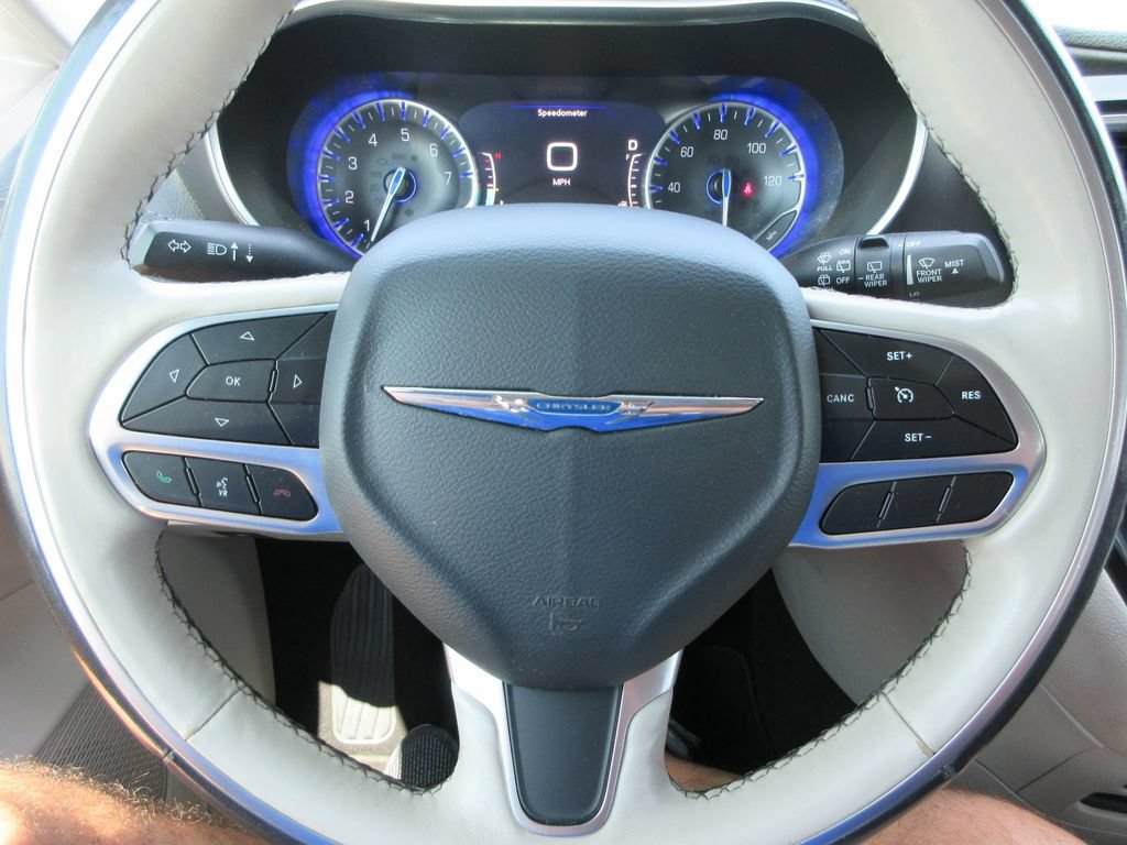 Used 2020 Chrysler Pacifica Limited FWD image 25