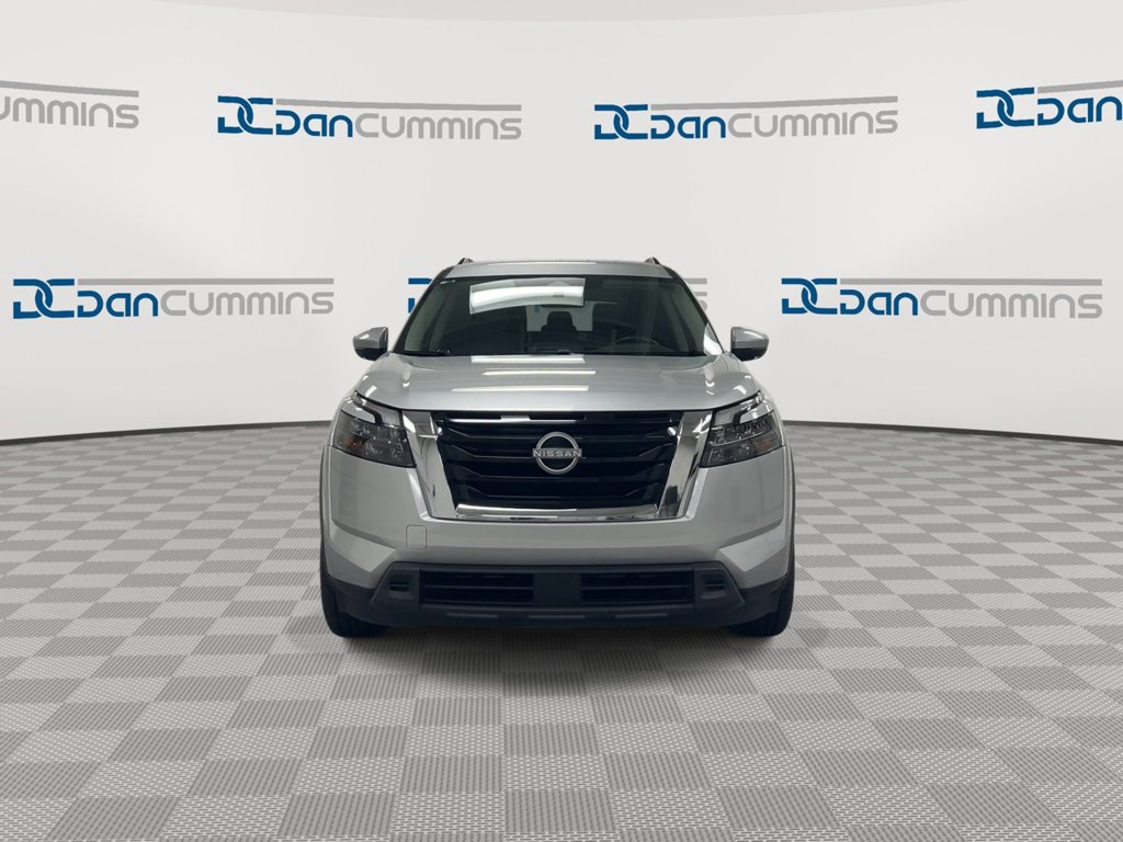 Used 2024 Nissan Pathfinder SV FWD image 3