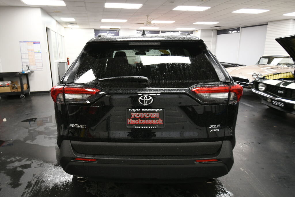 Used 2025 Toyota RAV4 XLE image 6