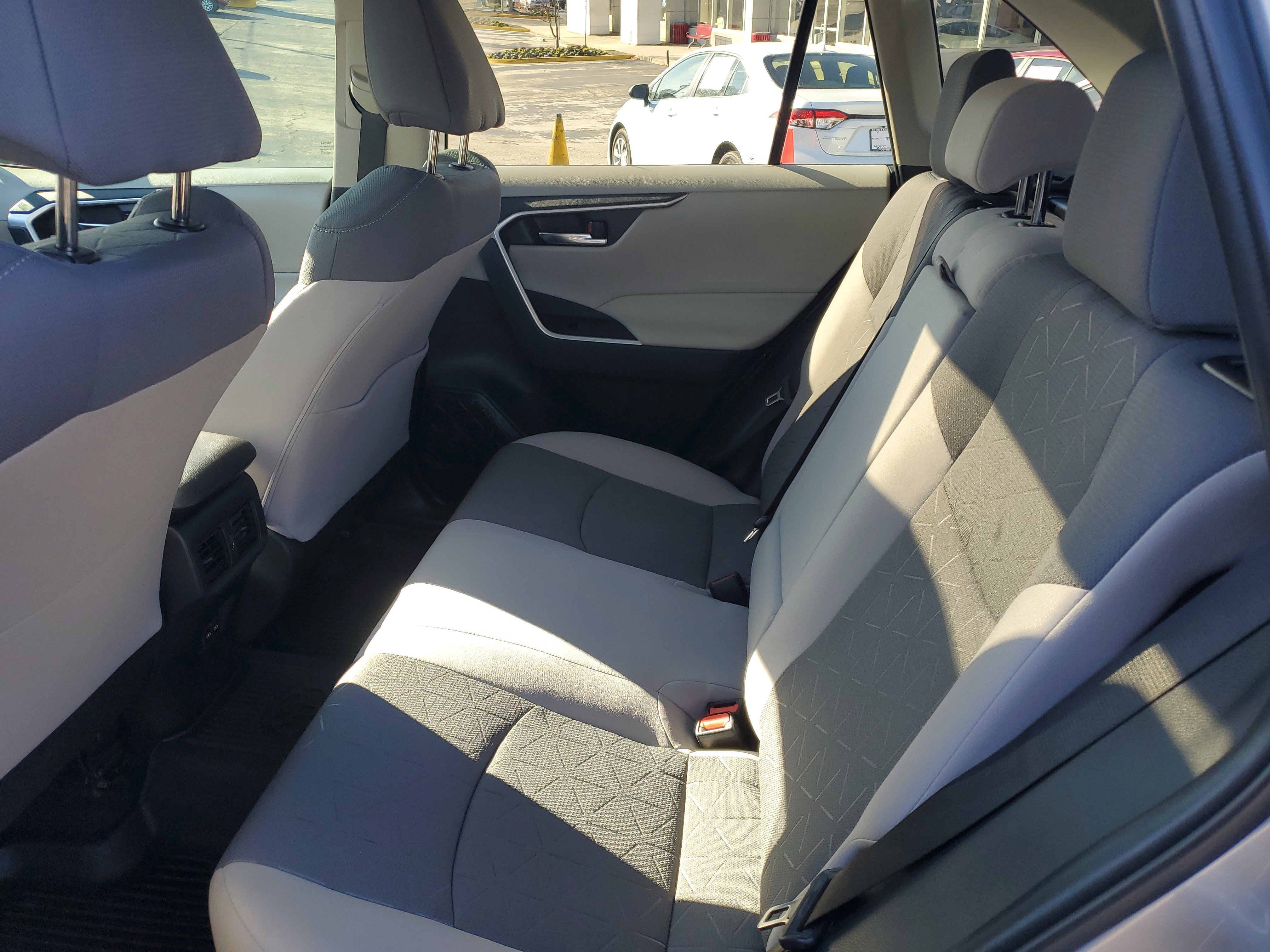 Used 2022 Toyota RAV4 XLE image 12