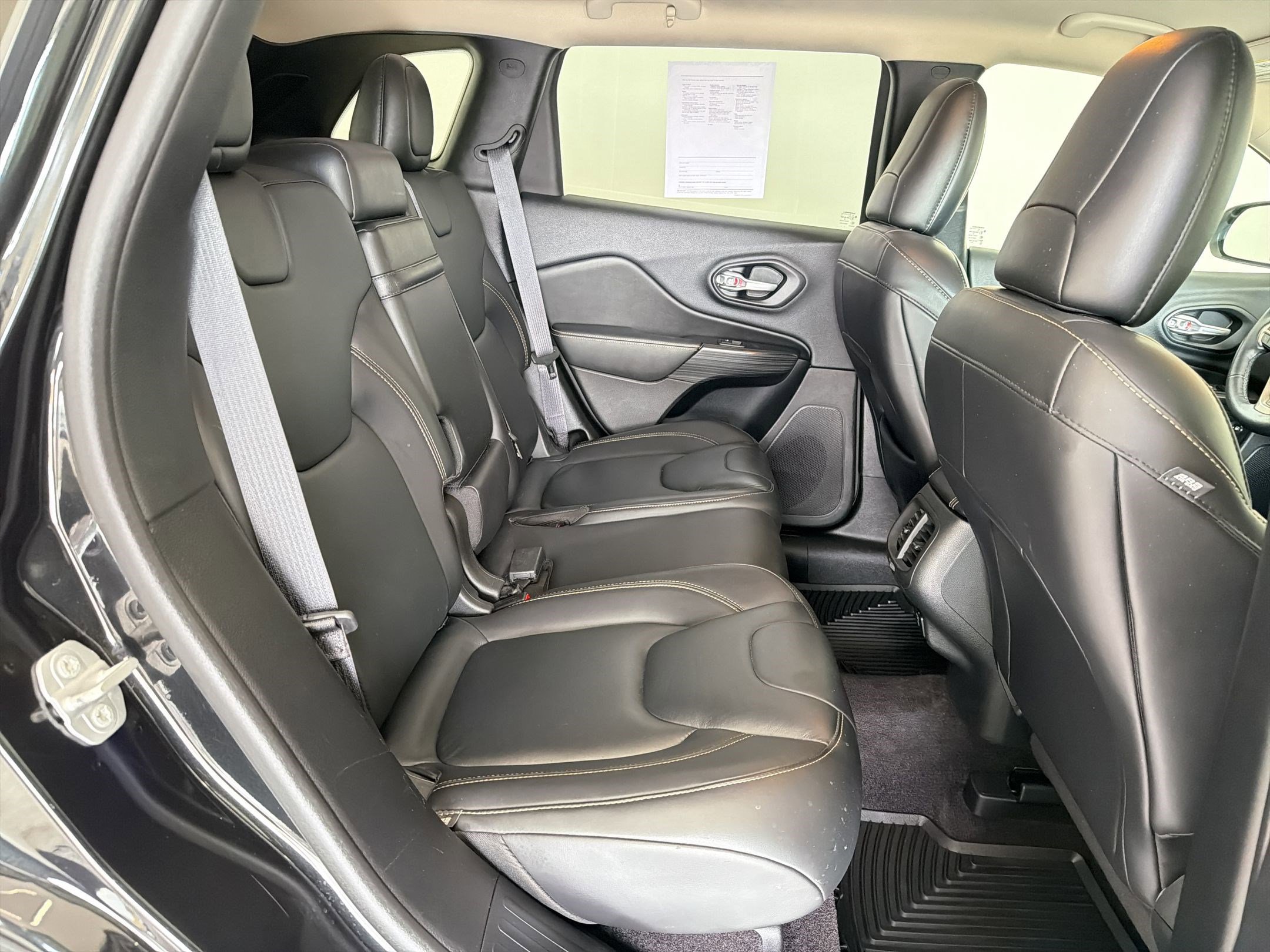 Used 2016 Jeep Cherokee Limited image 28
